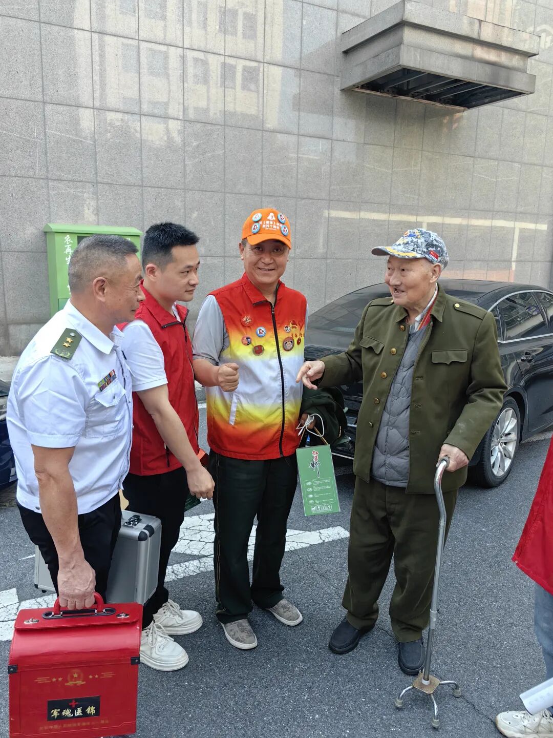 建军百年传承雷锋精神 雷锋同行弘扬抗美援朝精神——走访慰问抗美援朝老英雄刘团辉主题活动纪实