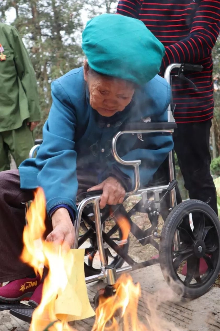 铭记峥嵘岁月  传承爱国初心 向两参老兵与革命先烈致敬！
