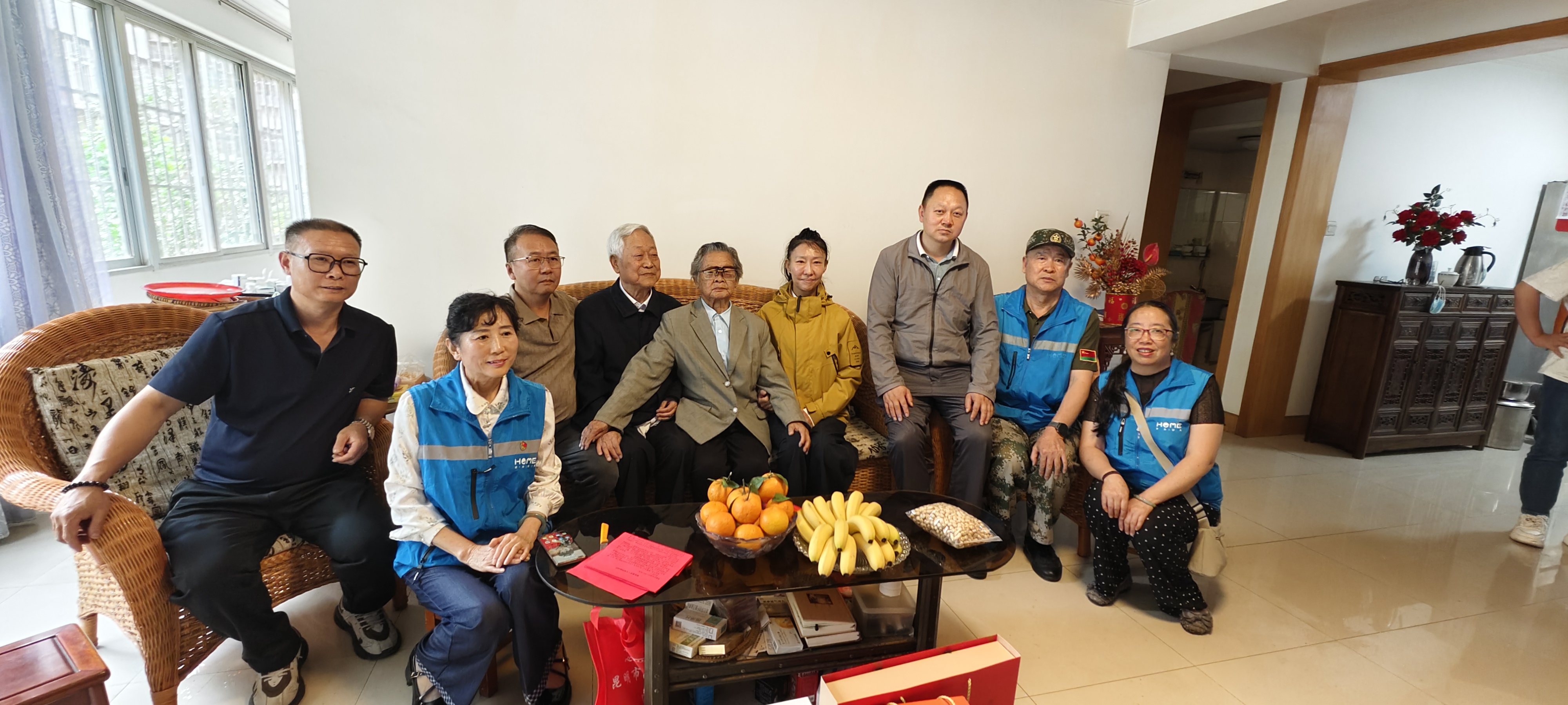 昆明张渤烈士父母.jpg 昆明张渤烈士父母.jpg