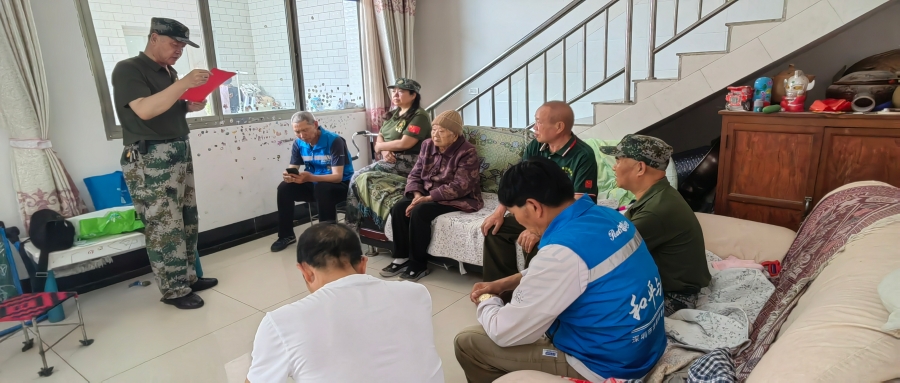 67慰问陆良的刘妈妈_副本.jpg 67慰问陆良的刘妈妈_副本.jpg