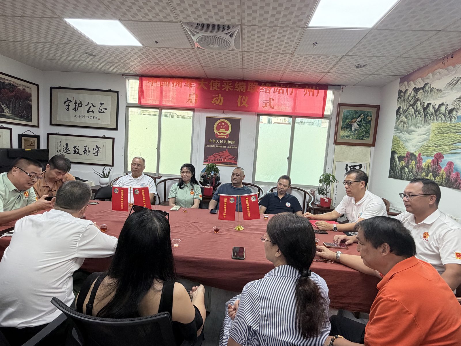 与会人员围绕议题深入研讨